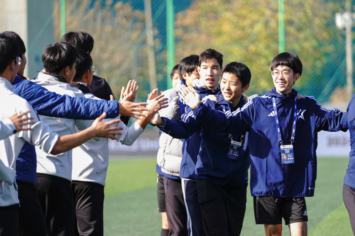 "통합축구, 가야돼 가야돼!" 조원희는 왜 심판복을 입었을까…2024 스…