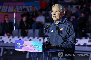 유인촌 문체부 장관, 핸드볼 H리그 개막 축사…장미란 차관 시구