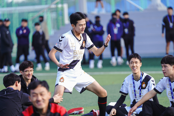 발달장애인과 비장애인이 하나가 되는 놀라운 축구공의 마법 "통합축구 계속…