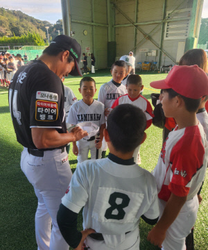 KT 선수들, 4일 훈련 후 하루 휴식을 반납했다...일본의 야구 꿈나무들을 위해 [와카야마 현장]