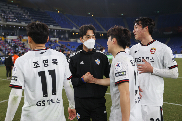 [현장인터뷰]각본없는 드라마→'축구천재' 박주영 상암 고별경기 "개인적으…