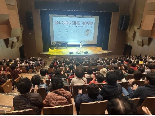 울주군 어르신 건강 위한 노래교실 '싱싱 가요무대' 인기