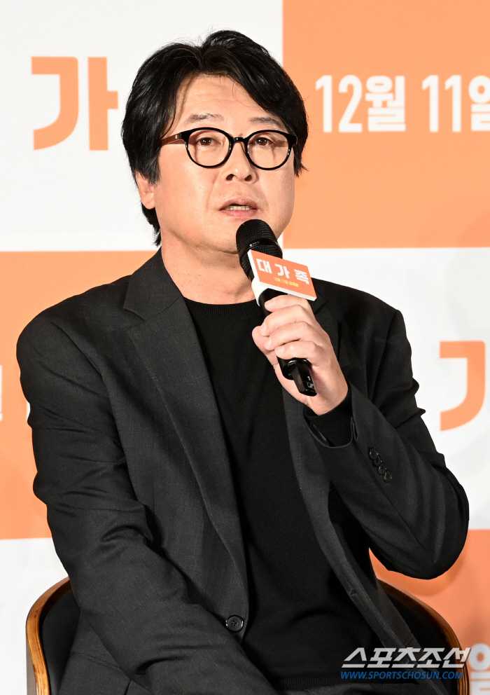 '대가족' 김윤석, 삭발 감행한 이승기에 "두상 작고 예쁜 거 아는 듯"