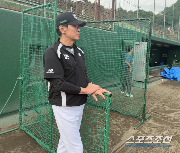 'FA 보상 전쟁 시작' 일본 캠프에 한화 보호 선수 명단이 도착했다..…