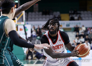 KBL '하드콜 시대'에 살아남는 법…닿기 전에 뛰거나 쏘거나