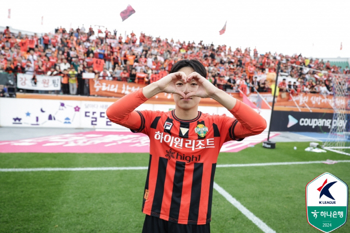 한국 축구에 이런 장면은 없었다, 양민혁 패스→손흥민 골 본다...토트넘…