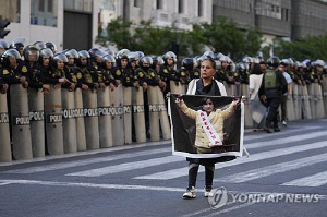 APEC회의·월드컵 예선에 정부퇴진시위까지…페루 리마 '대혼잡'