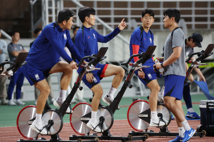 "지단 같다" 손흥민 극찬 받은 황인범의 놀라운 존재감, 공격 전술까지 …