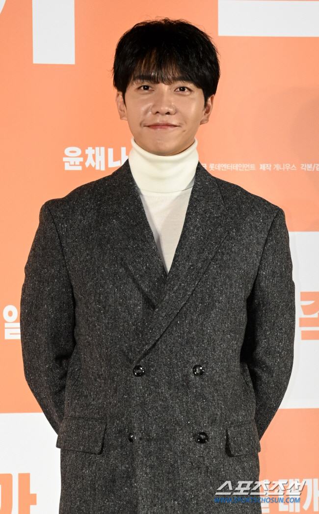 이승기, '아빠' 되고 겹경사 터졌다…데뷔 20주년 기념 앨범 'With…