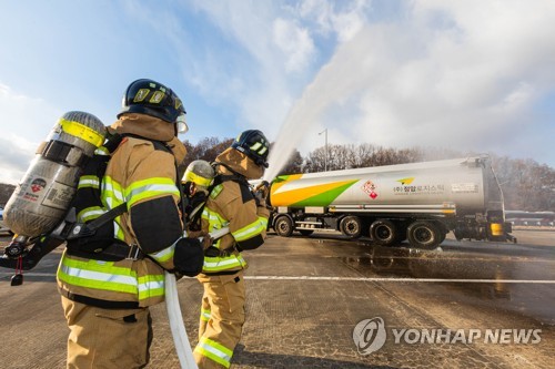 국토부, 위험물질 운송차량 합동 단속…위반 20건 적발