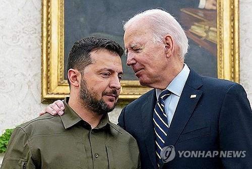 "바이든, 우크라에 대인지뢰 공급승인"…'한반도밖 금지' 뒤집기