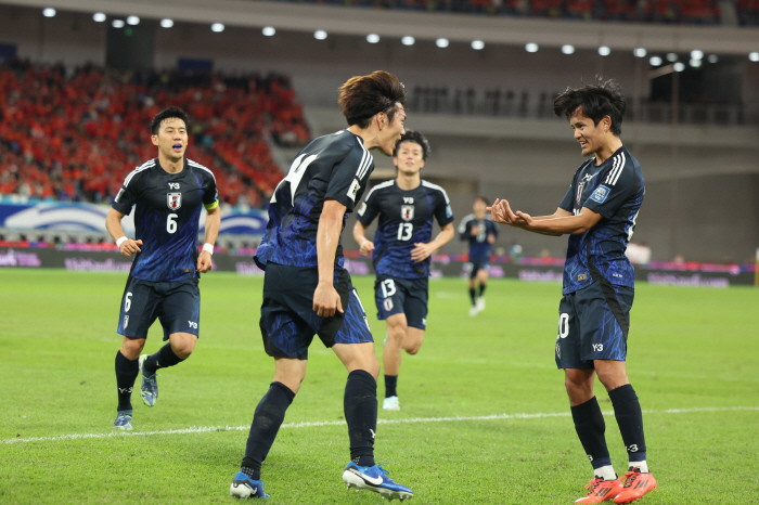 일본 사실상 월드컵 진출 확정, 중국 원정서 3-1 승리...'0-7 대…