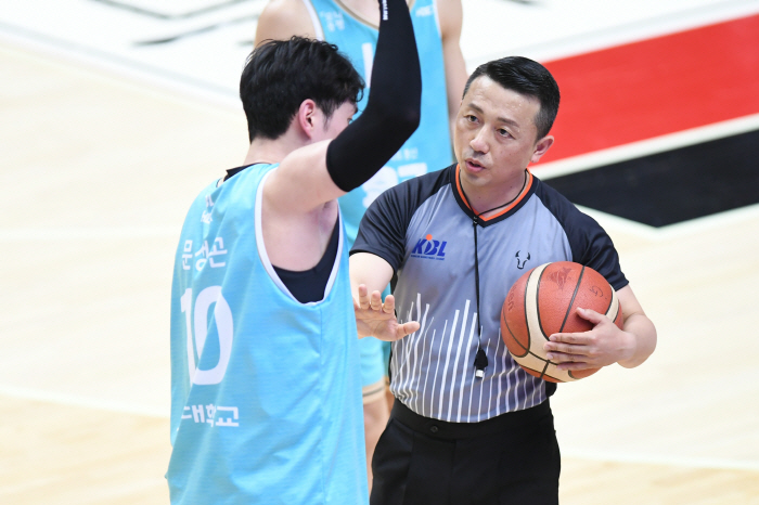 [류동혁의 이슈분석] '뜨거운 감자' 하드콜. KBL 심판부와 10개 구…