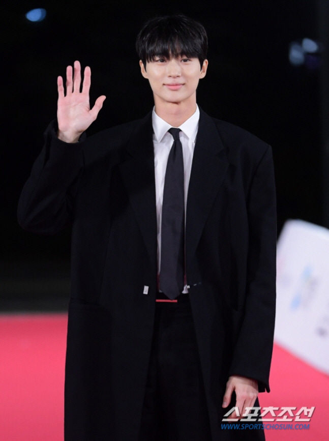 변우석, 소문 무성했던 실제 키 밝혔다 "187cm 아닌 190cm" […