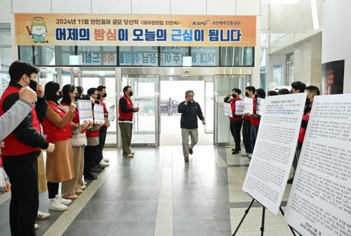 '직무정지' 이기흥 회장, 출근해 보고받아 규정 위반 논란(종합)