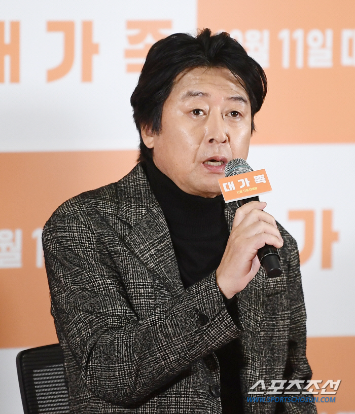 '대가족' 김윤석 "子이승기, 적응력·흡수력 뛰어난 배우" 극찬