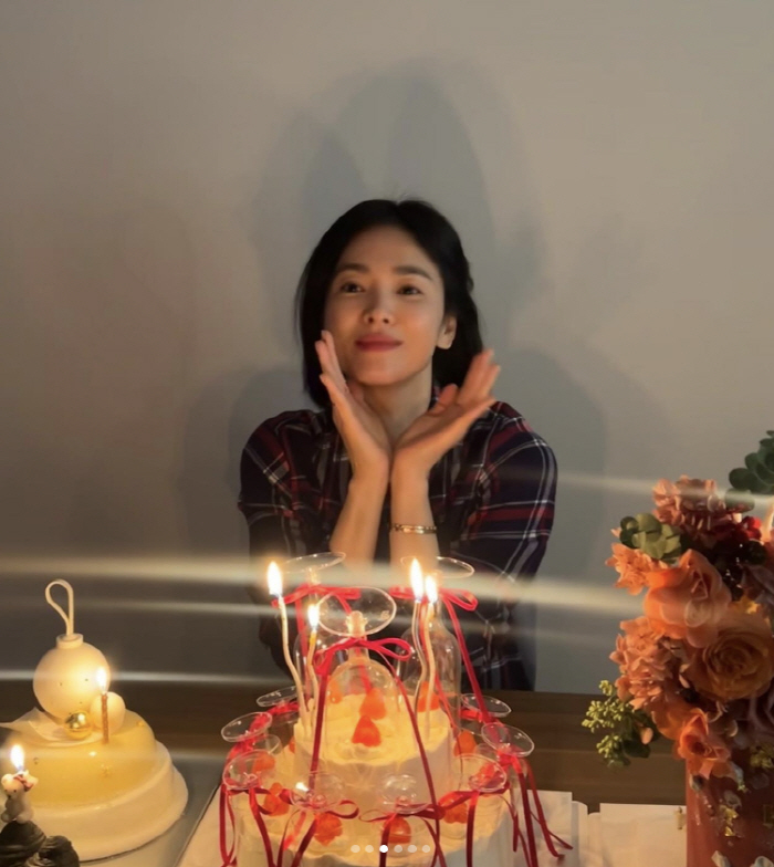 '43세' 송혜교 '단발+꽃받침' 생일파티 "미모 美쳤다"