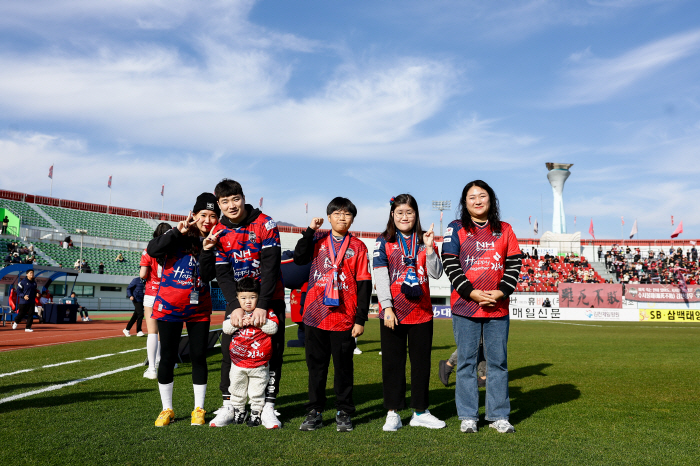 "김천상무 덕분에 정말 행복했다" 친구가 된 축구, 희망까지 안겼다 "축…