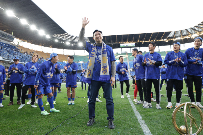 '축구의 맛' 제대로 알아가는 정기선 HD현대 수석부회장 "3연패 하면 …