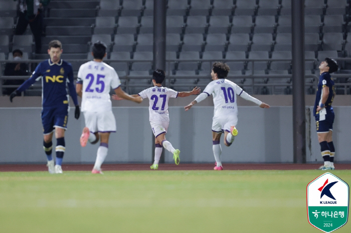 '0-2→2-2' 이랜드의 극장쇼, 전남과 비기며 창단 첫 승강 PO행 …