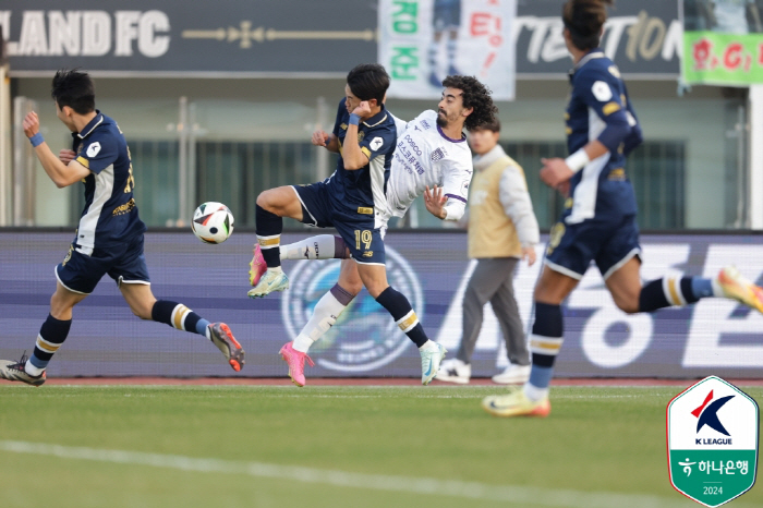 '0-2→2-2' 이랜드의 극장쇼, 전남과 비기며 창단 첫 승강 PO행 …