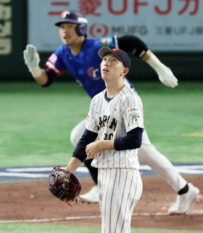 "투수교체 오판 이바타 감독 나가라" 2026년 WBC까지 연장 계약했는…