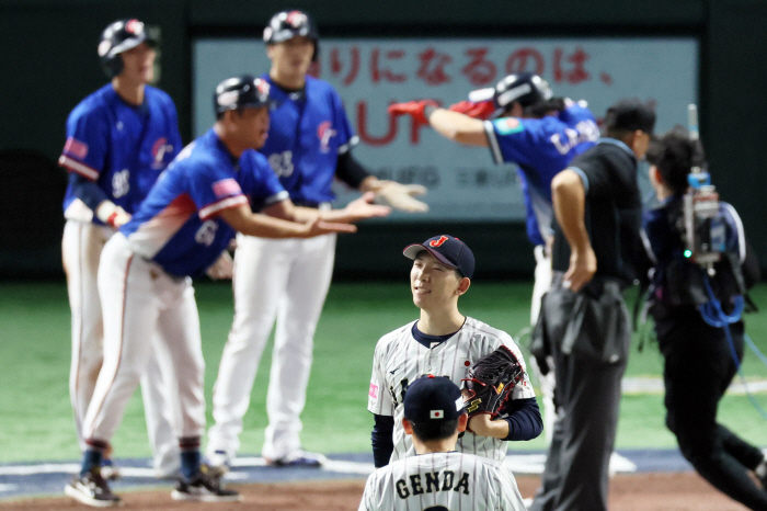 "투수교체 오판 이바타 감독 나가라" 2026년 WBC까지 연장 계약했는…