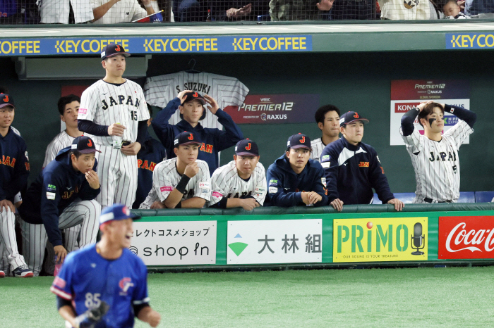 "투수교체 오판 이바타 감독 나가라" 2026년 WBC까지 연장 계약했는…