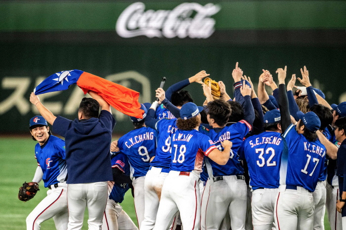 "투수교체 오판 이바타 감독 나가라" 2026년 WBC까지 연장 계약했는…