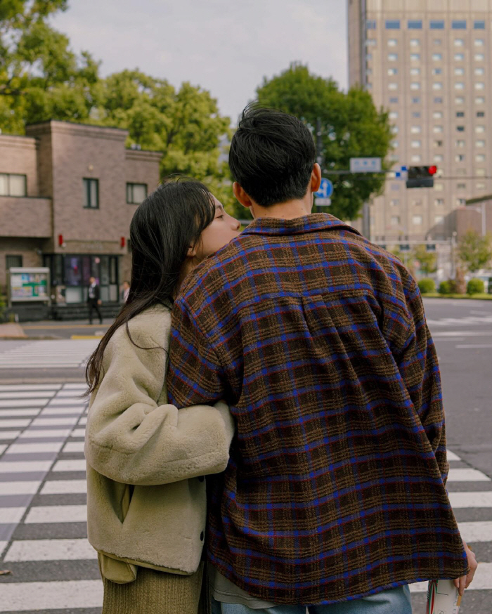 윤승아♥김무열, '결혼 10년차'에도 '팔짱 꼭' 끼고 데이트...여전히…