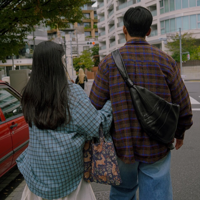 윤승아♥김무열, '결혼 10년차'에도 '팔짱 꼭' 끼고 데이트...여전히…