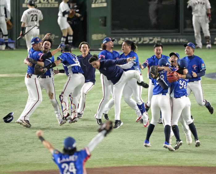 "우리가 일본을 꺾다니" 대만 우승에 온 나라가 축제…총통 "역사를 만들…