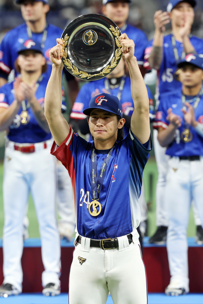 "우리가 일본을 꺾다니" 대만 우승에 온 나라가 축제…총통 "역사를 만들…