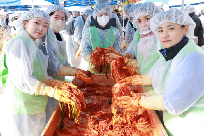 한림대강남성심병원, 김장나눔 봉사 펼쳐…소외이웃에 온정 전달