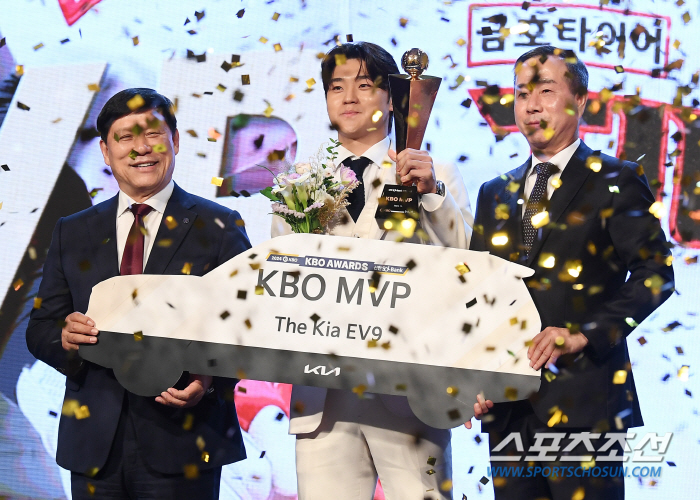 '역대 최초 2000년대생 MVP' 한국 야구 미래까지 생각하는 슈퍼스타…