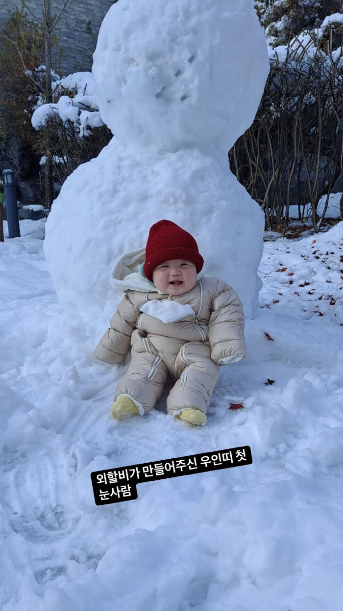 '김용건 며느리' 황보라 子, 눈 위에 '벌러덩'...선글라스까지 낀 '…