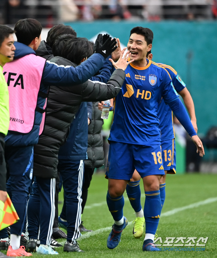 [현장인터뷰]'선제골 넣고도 눈물' 울산 주민규 "내년엔 '더블'할 수 …