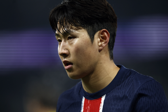 이강인 PSG 이적 후 첫 초비상...PSG 선수단↔감독 내부 분열 극심