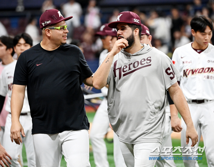 '최소 7억이 날아간다' 후라도의 100만달러 딜레마, KBO 잔류를 선…