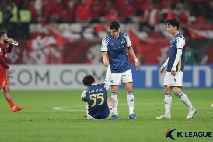 "이게 축구야?" 변함없는 中 축구의 민낯…안면킥으로 퇴장→이정효 광분→…