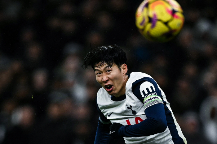 '꽈당꽈당'→'축구화 갈아 신고 할게요!' 첼시 또또 미끌, 토트넘 '런…