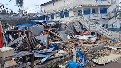 핵전쟁 쓸고간듯…인도양 마요트섬 폭풍에 수백명 사망 우려