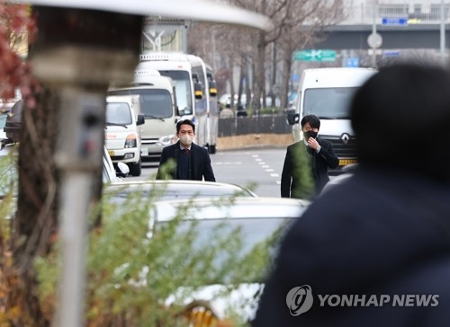 출석요구서 전달 과정까지…실시간 생중계되는 대통령 수사