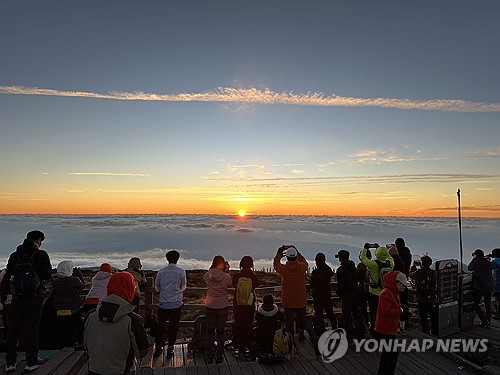 "한라산 탐방예약 일시해제, 자연환경 훼손 영향 미미"