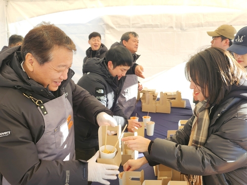 "기말고사 힘내요" 강릉원주대 총장, 따뜻한 간식으로 학생 격려