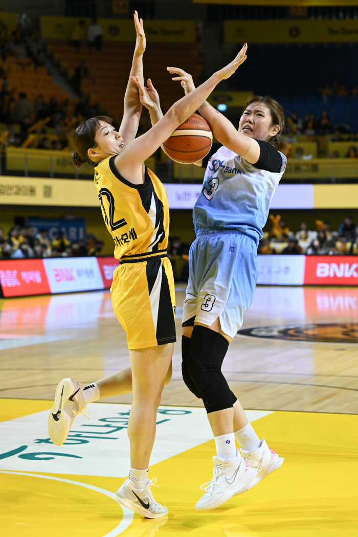 '첫 도입' WKBL 일본인 선수 제도, 전반기 평가는 '절반의 성공'