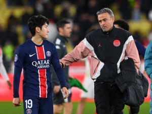 '원더풀! 이렇게 가는거야' PSG 이강인, 결승골 AS로 역전승 주역, 日 국대 미나미노 '꿇어!'