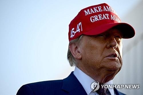 트럼프 "EU, 미국 석유·가스 구매해야…불응시 끝장 관세"