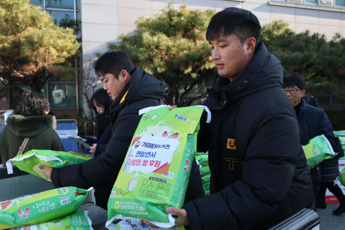 KIA, 사랑의 쌀 나누기…"앞으로도 지역 사회 공헌 계속"