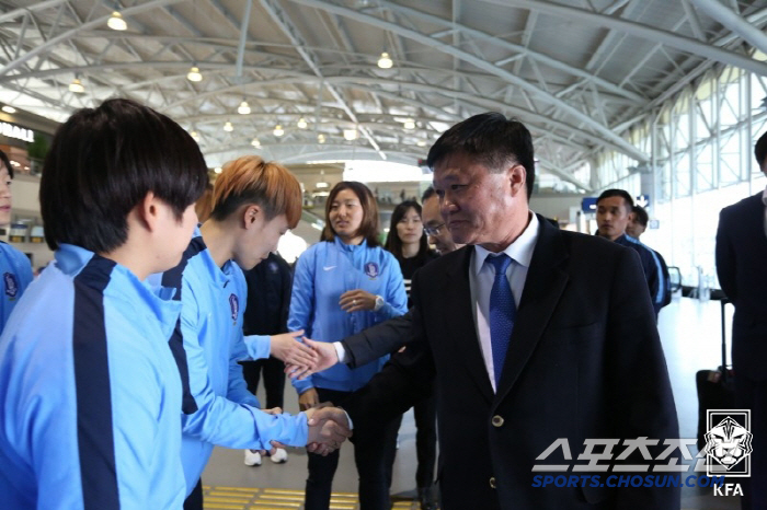 '여축 황금세대' 이끈 오규상 여자축구연맹 회장 별세...향년 68세